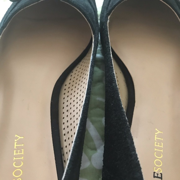 SOLE SOCIETY AUBRIANA PERFORATED BLACK BALLET FLAT - Picture 3 of 7